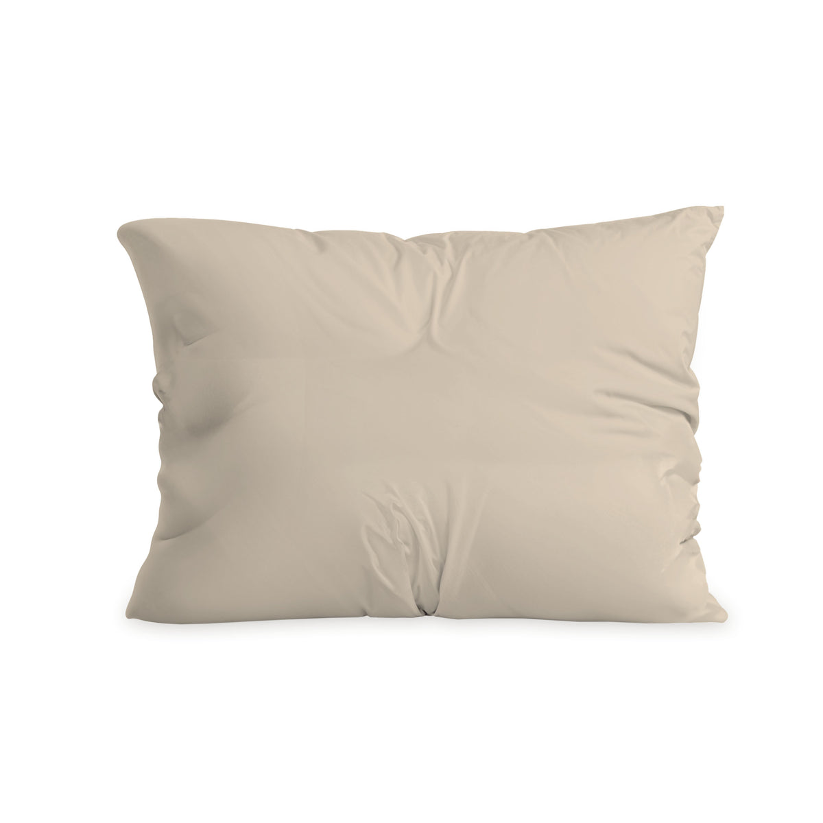 De Zelesta Comfort Duo Kussensloop - Champagne is een crèmekleurig kussensloop met een licht gerimpeld superzacht microvezeloppervlak en een luxe rits, tegen een effen witte achtergrond.