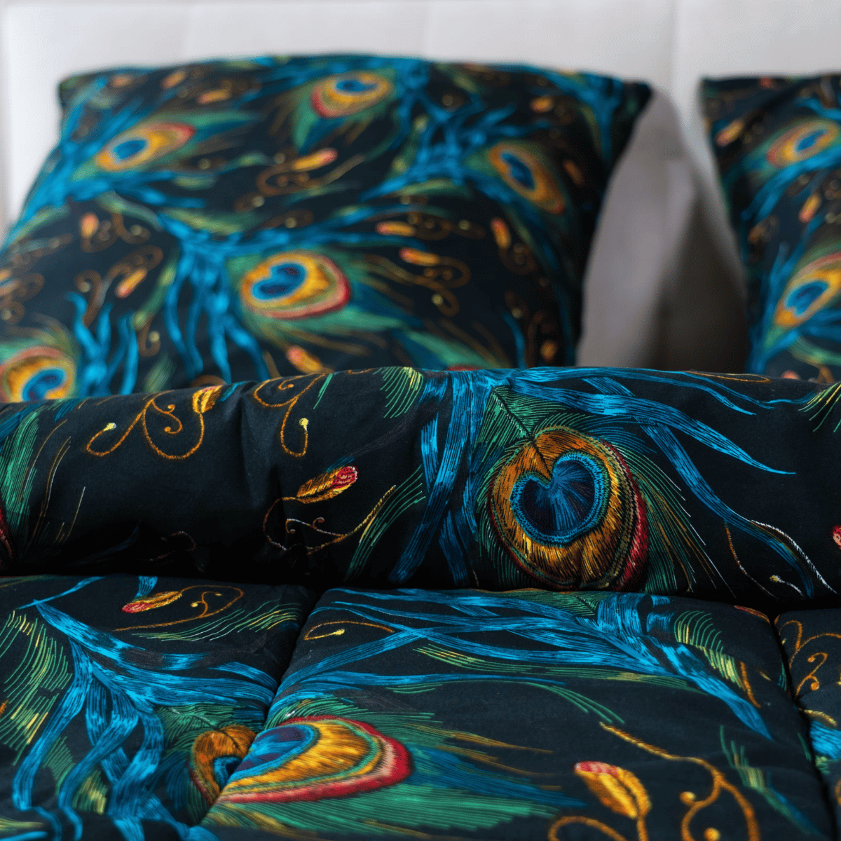 Zelesta Wonderbed Light - Peacock Feathers