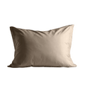 De Zelesta Satinbed Kussensloop Set van 2 in Beautiful Brown is voorzien van zijdezacht Katoen Satijn tegen een witte achtergrond - perfect voor liefhebbers van luxe kussenslopen.
