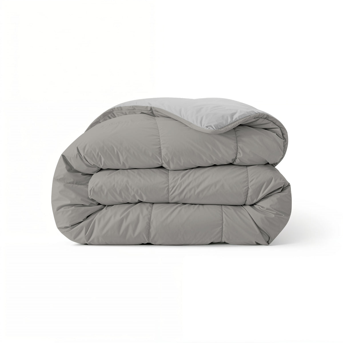 Het Zelesta Comfort Duo Dekbed in grijs & zacht grijs, netjes opgevouwen en ideaal voor alle seizoenen, wordt getoond tegen een effen witte achtergrond.