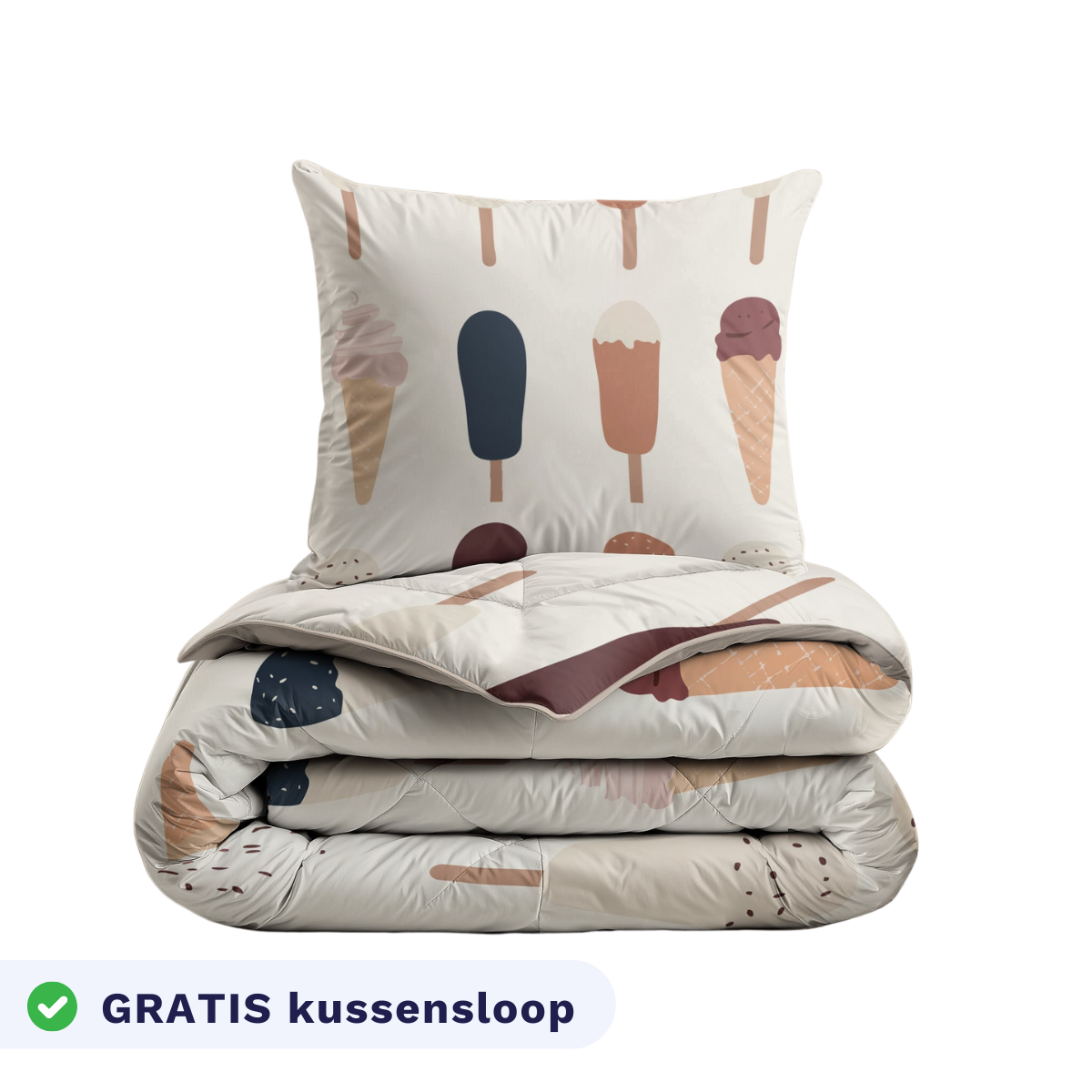 Een opgevouwen Zelesta Kiddybed Katoen - Gelato dekbed met ijsjesmotief en een bijpassende kussensloop wordt getoond. Een Nederlands label vermeldt "GRATIS kussensloop", biedt een gratis kussensloop aan en vermeldt de anti-allergische dekbed eigenschap.