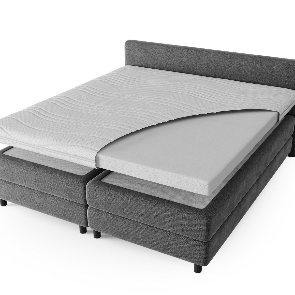De Topdekmatras - Comfortschuim Bamboe Tijk is gedeeltelijk opgetild op een grijs gestoffeerd bed met hoofdeinde, tegen een witte achtergrond, waardoor de dikte en de verbeterde drukverlichting worden benadrukt.