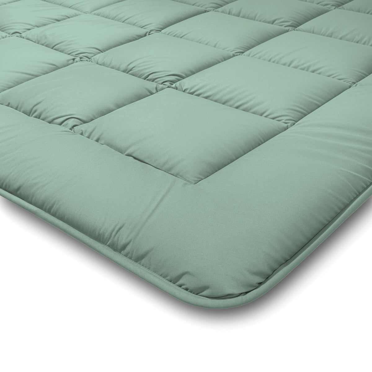 Close-up van het Zelesta Comfort Duo Dekbed in mint en lichtgroen, met een gewatteerd ontwerp met zachte vulling en een gestikt vierkant patroon voor comfort het hele seizoen door.