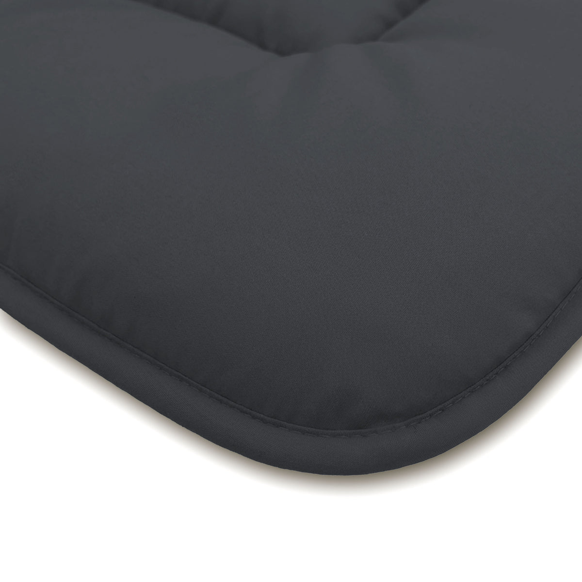 Close-up van een zacht Zelesta Comfort Duo Dekbed in zwart & zilvergrijs met afgeronde hoeken - perfect als accent voor het hele seizoen of om te combineren met klassieke dekbedden op je vaste overrek.