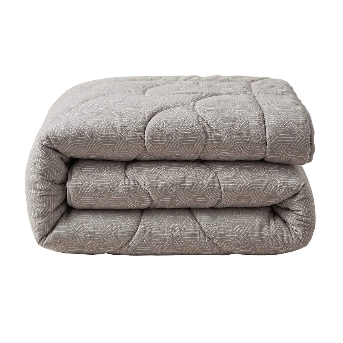 Het Zelesta Flanel Luxe - Taupe & Grijs dekbed is gevouwen afgebeeld, met een lichtgrijze kleur en een subtiel geometrisch patroon tegen een witte achtergrond.