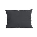 De Zelesta Comfort Duo Kussensloop - Zacht zwart is een zacht, donker kussensloop met een licht gerimpelde textuur, machinewasbaar en voorzien van een luxe rits voor extra gemak.