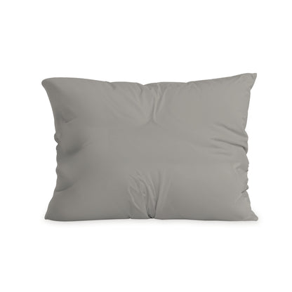 De Zelesta Comfort Duo Kussensloop - Grijs wordt getoond in effen grijze microvezel met lichte rimpels, ideaal voor gebruik met 60x70cm kussenslopen tegen een witte achtergrond.