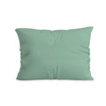 Een Zelesta Comfort Duo Kussensloop - Mintgroen, 60x70cm, met een licht gerimpeld oppervlak en luxe rits wordt getoond tegen een effen witte achtergrond.