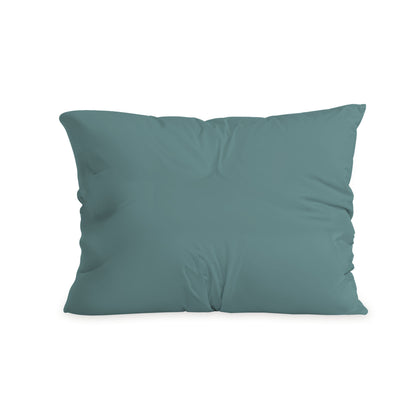 Een verkreukelde Zelesta Comfort Duo Kussensloop - Mineraal in groenblauwe microvezelstof, afmeting 60x70cm, wordt getoond op een effen witte achtergrond.