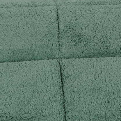 Close-up van een zachte, gestructureerde, groene teddystof fleece stof met zichtbare gestikte rasternaden, perfect voor het knusse Zelesta Teddybed - Groen.