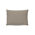 De Zelesta Wonderbed Kussensloop Set van 2 in naturel taupe heeft rechthoekige, effen kussenslopen met een gladde textuur en superzachte microvezel, afgebeeld tegen een witte achtergrond.