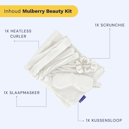 De Zelesta Sleeping Beauty Set - Pearl White, bestaande uit een warmteloze kruller, scrunchie, slaapmasker en satijnen kussensloop, is gerangschikt op een licht oppervlak met labels in het Nederlands.