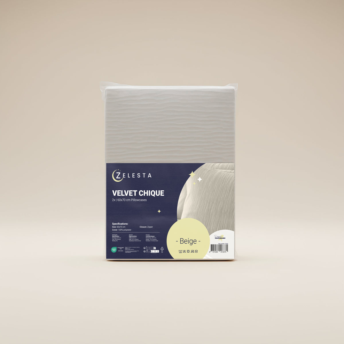 Een beige Zelesta Fluwelen Bed Chique Kussensloop Set van 2 is verpakt met productdetails op de voorkant, gemaakt van 100% polyester fluwelen chique kussenslopen voor een comfortabele nachtrust.
