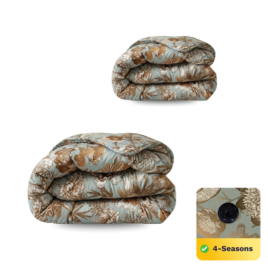 Twee opgevouwen dekbedden, één dichterbij en één verder, plus een stoffen sluiting met knoop en het Zelesta Wonderbed 4 Seasons Double - Botanic Chique label - ideaal voor temperatuurregulerend comfort het hele jaar door.
