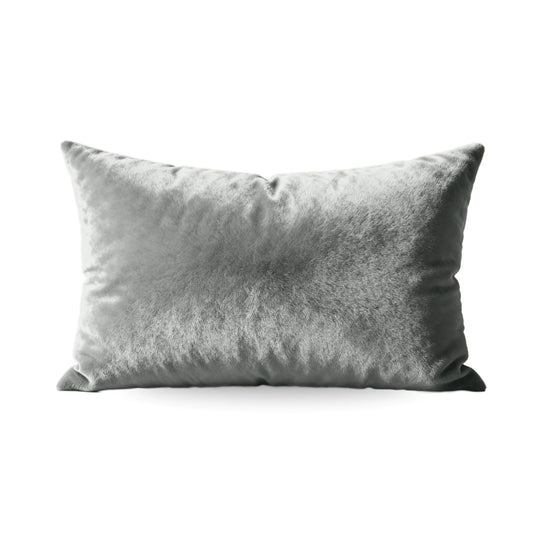 De Zelesta Flanel Uni Kussenslopen set van 2 in kaki heeft rechthoekige kussenslopen met een zachte textuur, luxe rits en meet 60x70cm, afgebeeld tegen een effen witte achtergrond.
