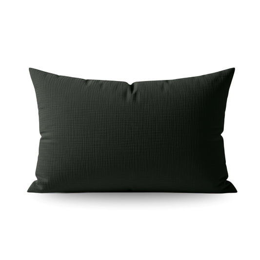 Een rechthoekig zwart kussen met subtiele structuur op een witte achtergrond. Het kussen heeft een afmeting van 60x70 cm en past perfect bij de Teddy Katoen Mousseline Kussensloop Set van 2 - Groen voor extra comfort en stijl.
