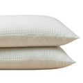 Het Zelesta Velvetbed Chique Kussensloop Set van 2 in beige, gemaakt van 100% polyester, heeft subtiele strepen - perfect voor een comfortabel nachtrust. Twee crèmekleurige kussenslopen zijn gestapeld tegen een witte achtergrond.