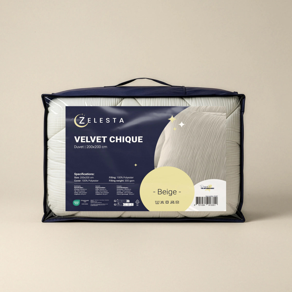 Een Zelesta Flanel Velvetbed Chique dekbed, 200x200 cm in beige, met temperatuurregulerende eigenschappen en productdetails op de verpakking.