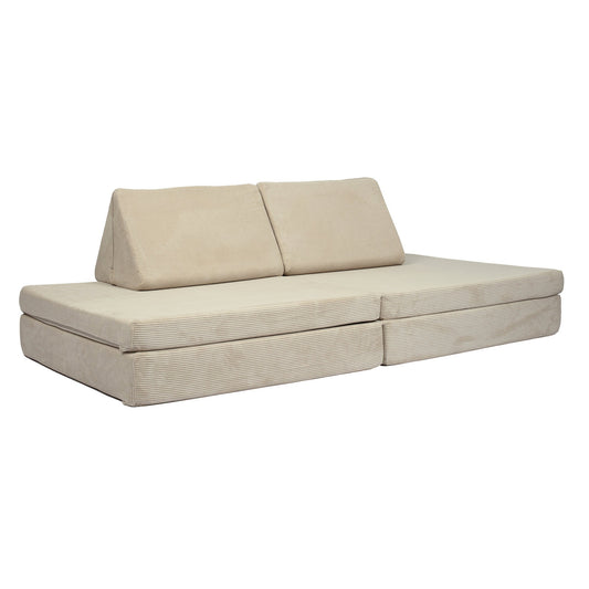 De BAAAP - De geliefde speelbank - Creme Corduroy is een beige speelbank met twee rechthoekige rugkussens en een lage, brede basis, ideaal als binnenspeelgoed voor kinderen, getoond tegen een witte achtergrond.