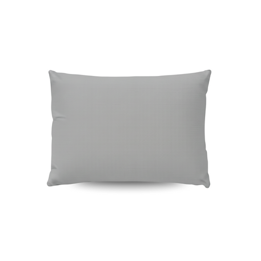 Een set van twee Zelesta Wonderbed Katoen kussenslopen in Morning Grey perkal katoen wordt getoond, met een effen rechthoekig ontwerp tegen een witte achtergrond.